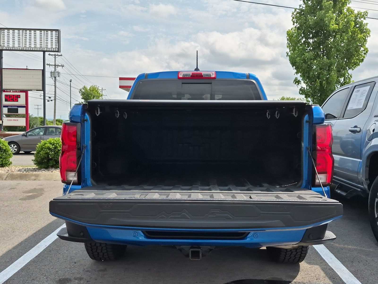 Thumbnail: 2023 Chevrolet Colorado - 24
