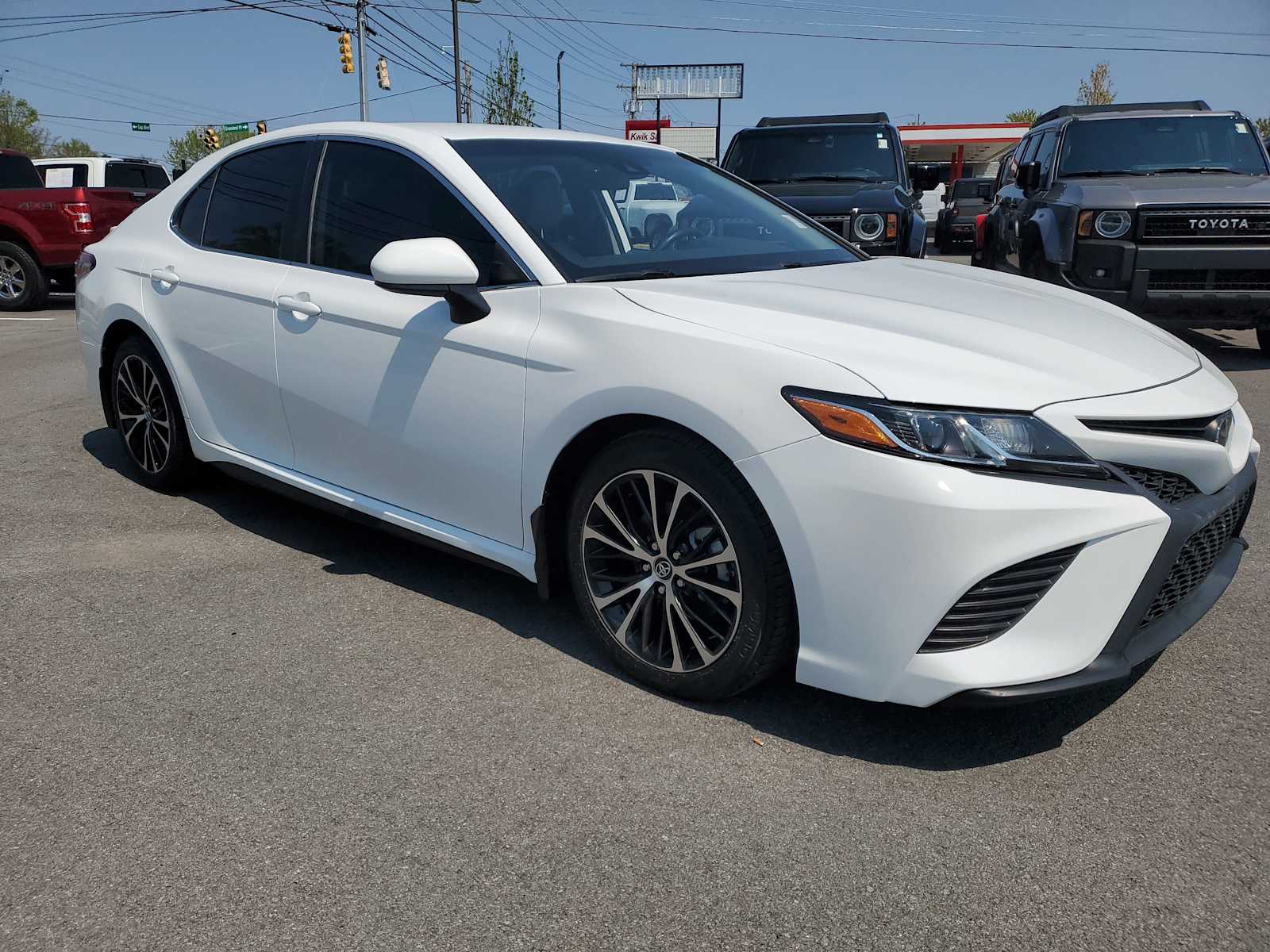 Thumbnail: 2019 Toyota Camry - 4
