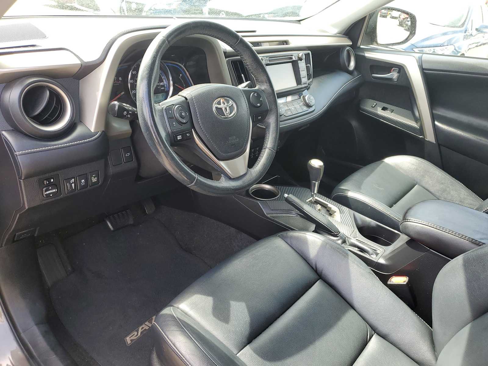 Thumbnail: 2015 Toyota RAV4 - 21