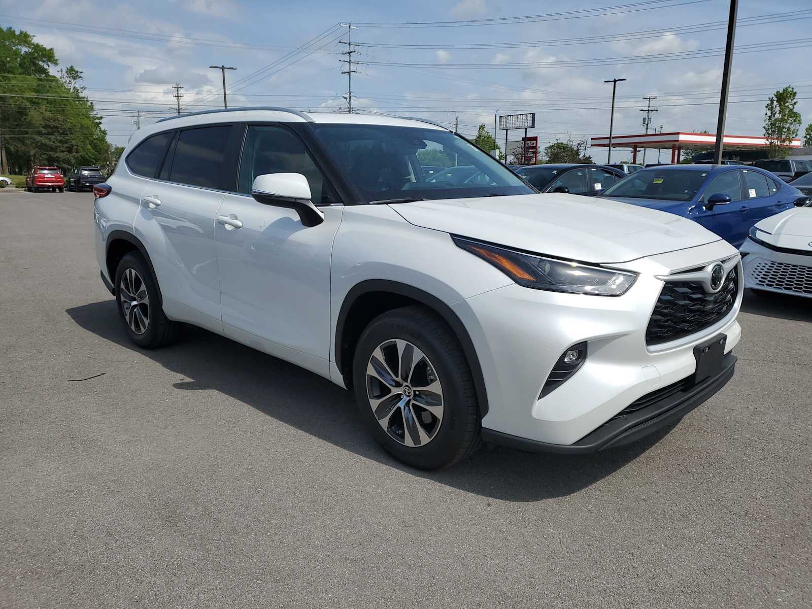 Thumbnail: 2023 Toyota Highlander - 4