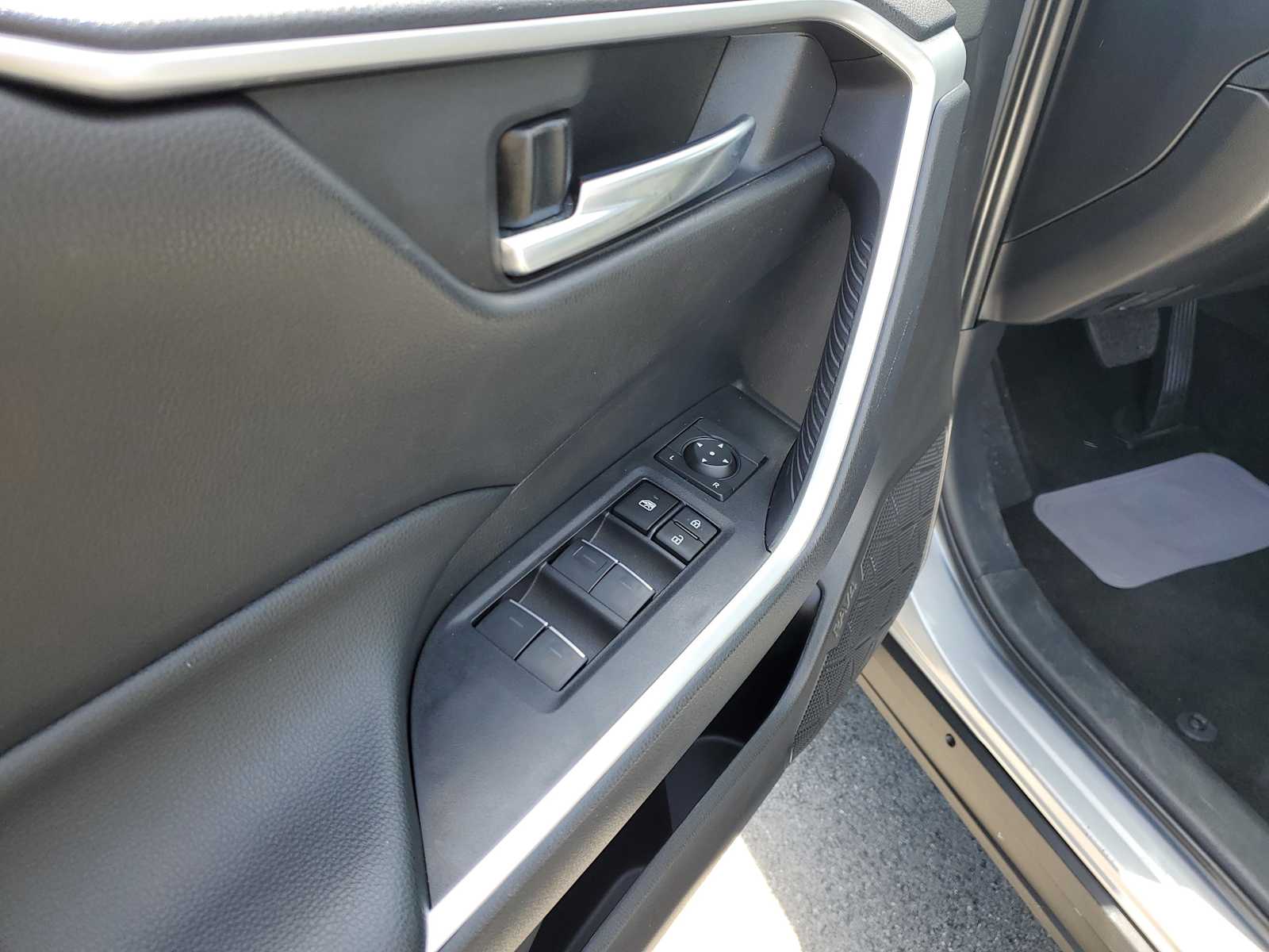 Thumbnail: 2024 Toyota RAV4 - 16