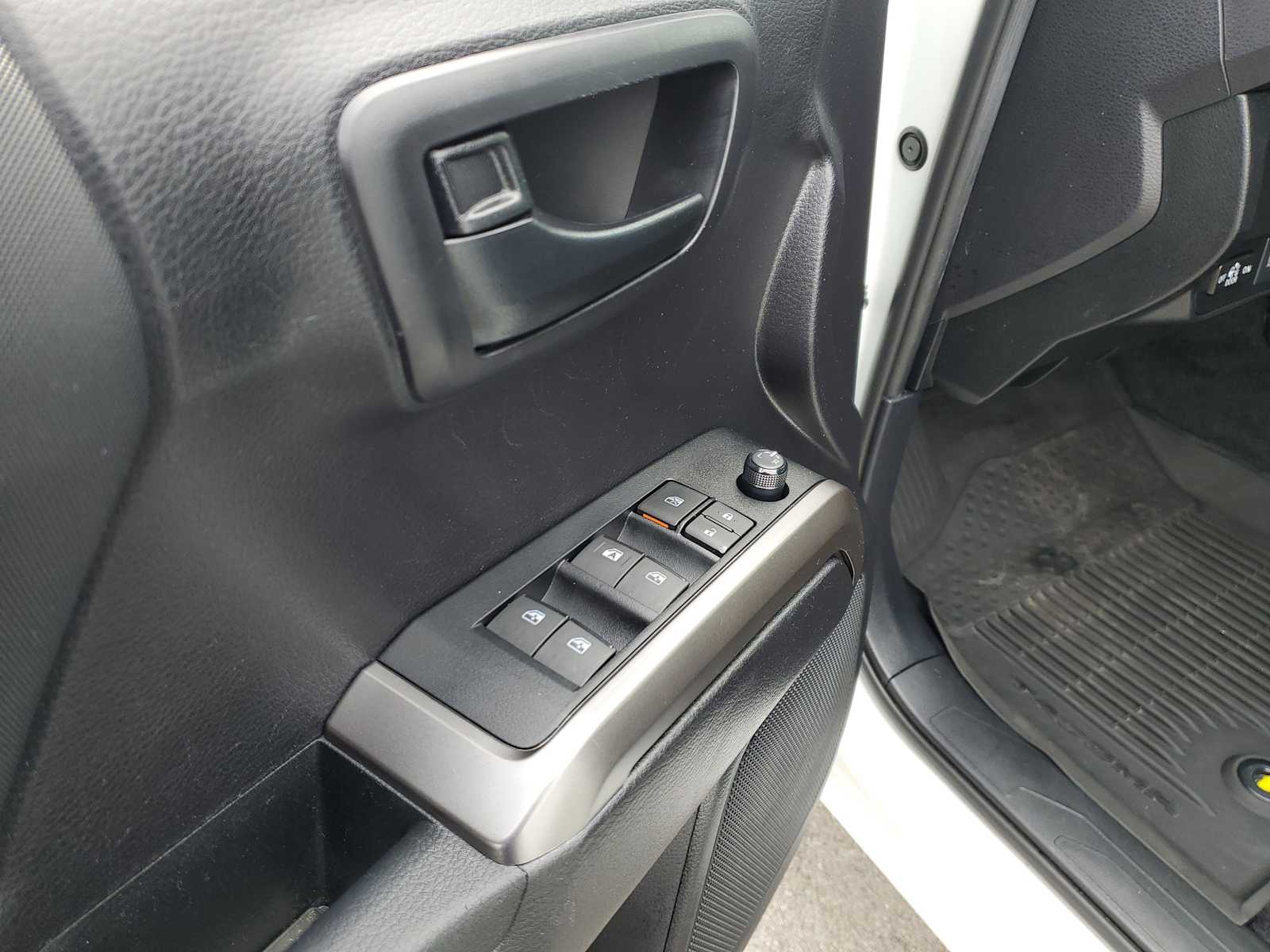 Thumbnail: 2021 Toyota Tacoma - 17