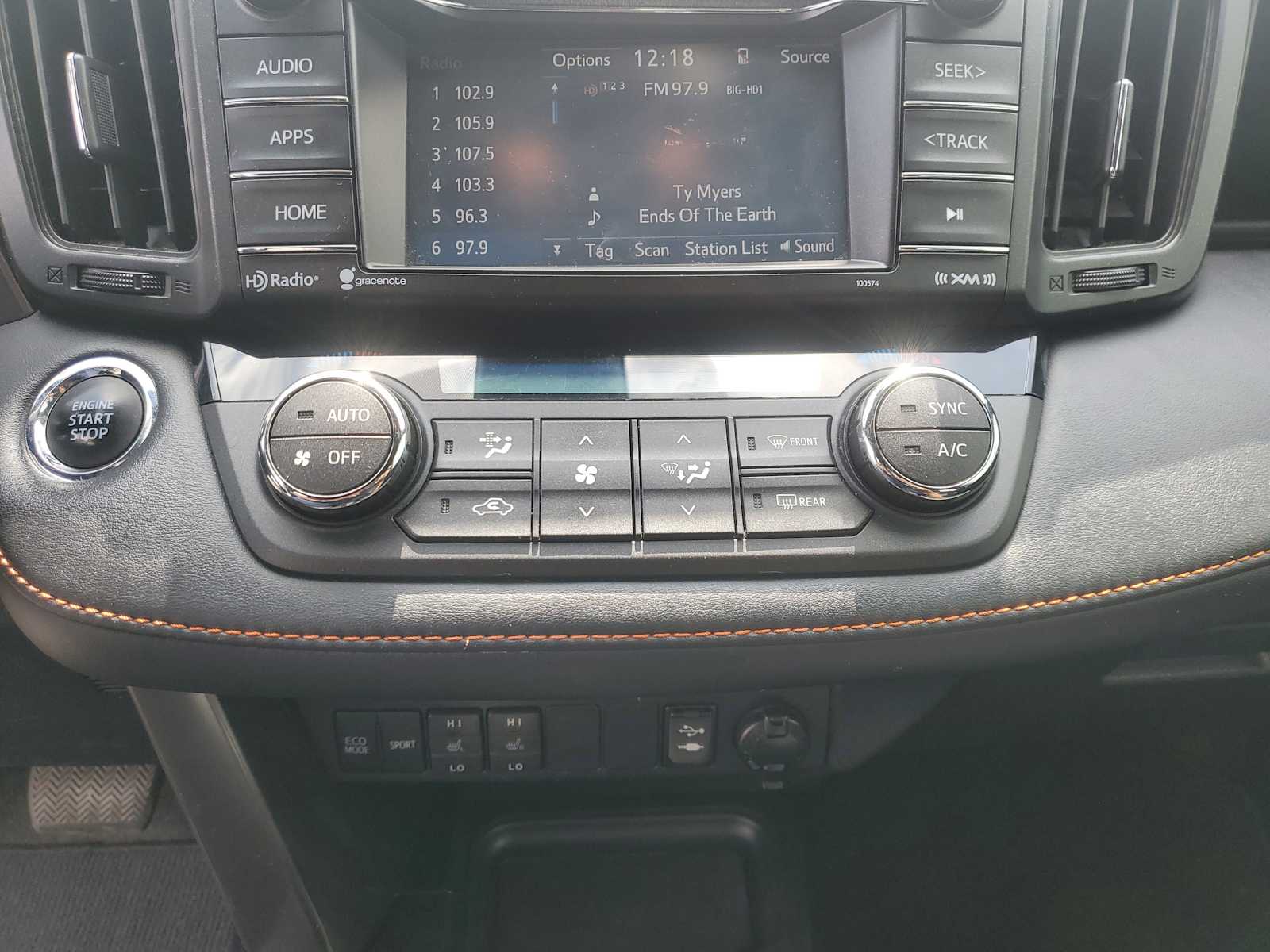 Thumbnail: 2017 Toyota RAV4 - 31