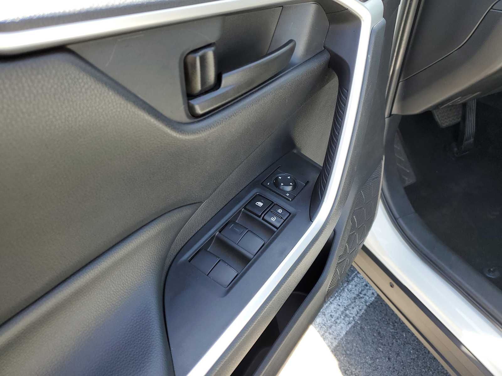 Thumbnail: 2024 Toyota RAV4 - 16