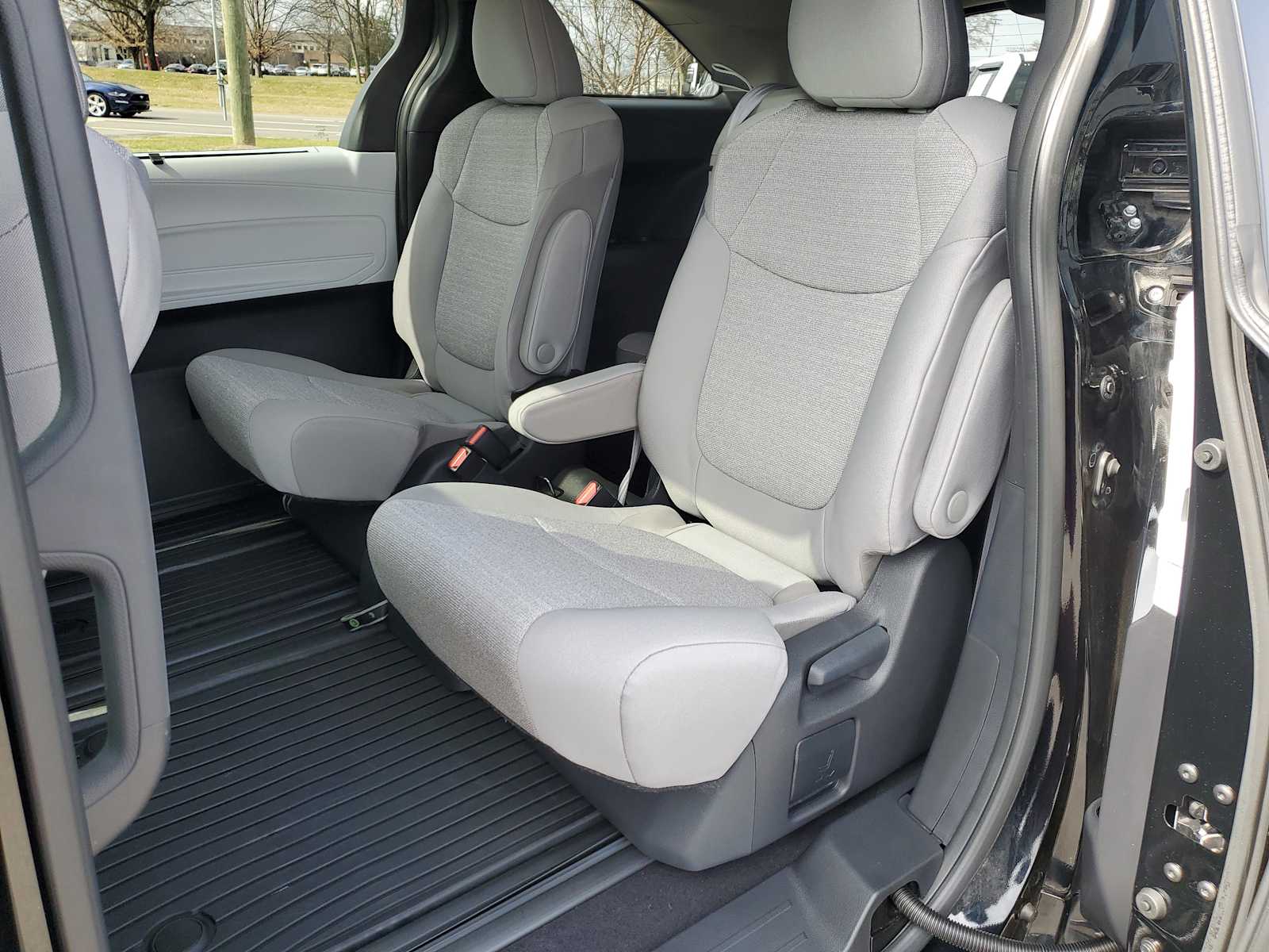 Thumbnail: 2025 Toyota Sienna - 10