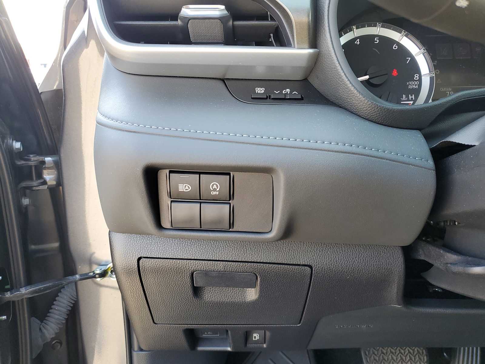 Thumbnail: 2023 Toyota Highlander - 21