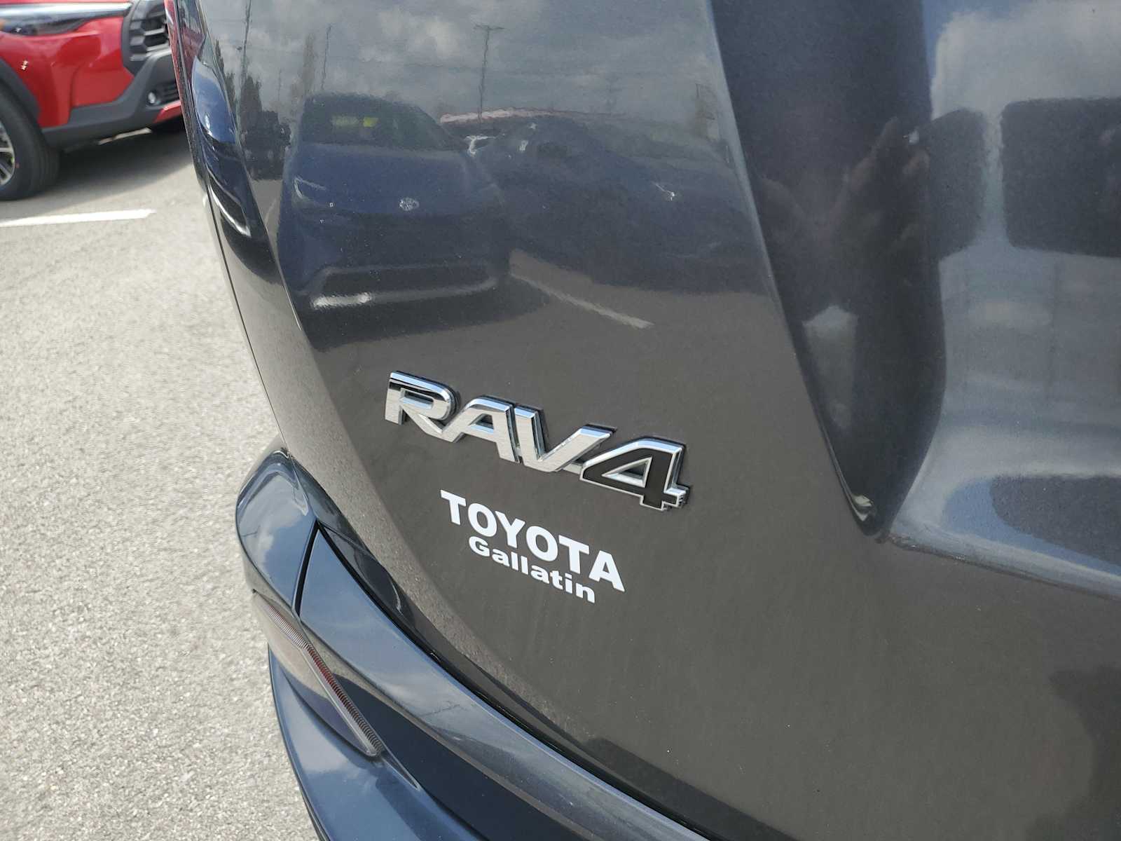Thumbnail: 2017 Toyota RAV4 - 8