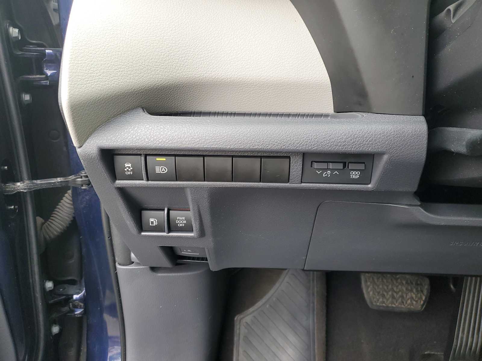 Thumbnail: 2022 Toyota Sienna - 19