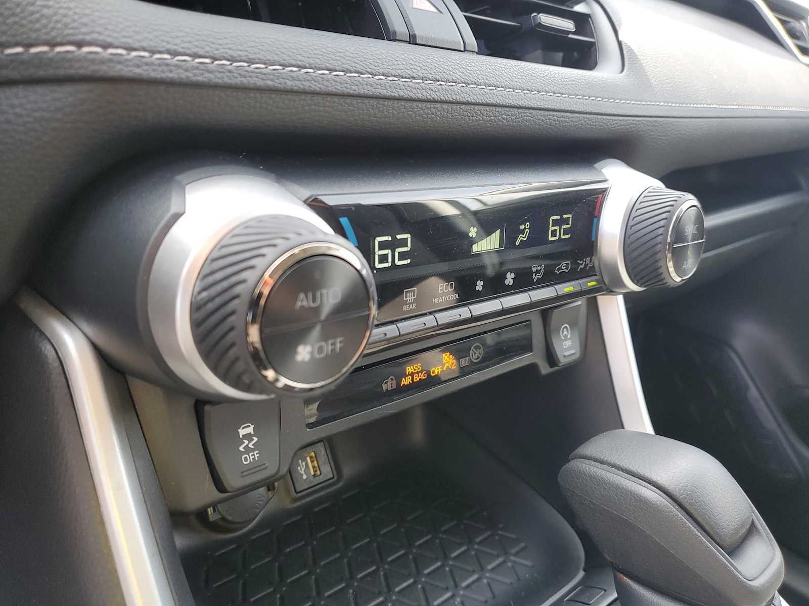 Thumbnail: 2024 Toyota RAV4 - 29