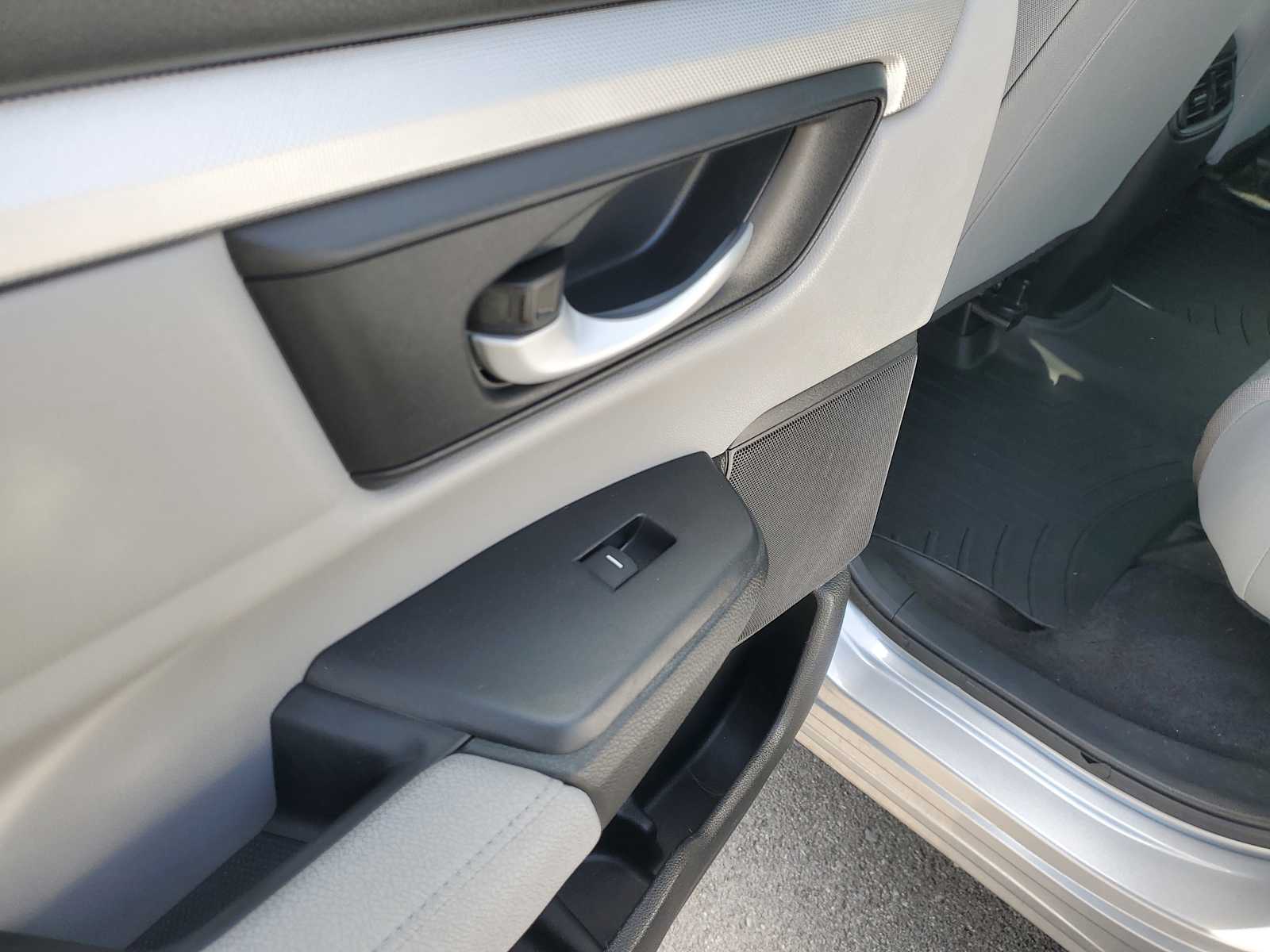 Thumbnail: 2017 Honda CR-V - 11