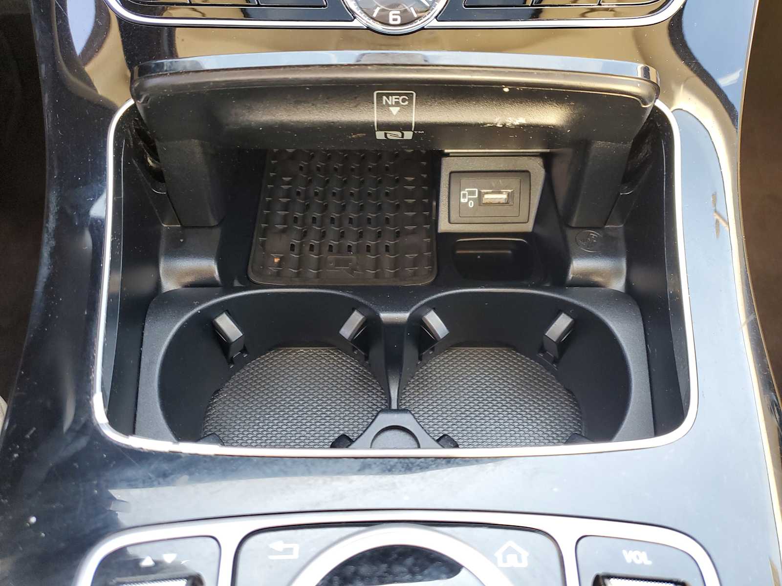 Thumbnail: 2017 Mercedes-Benz E-Class - 31