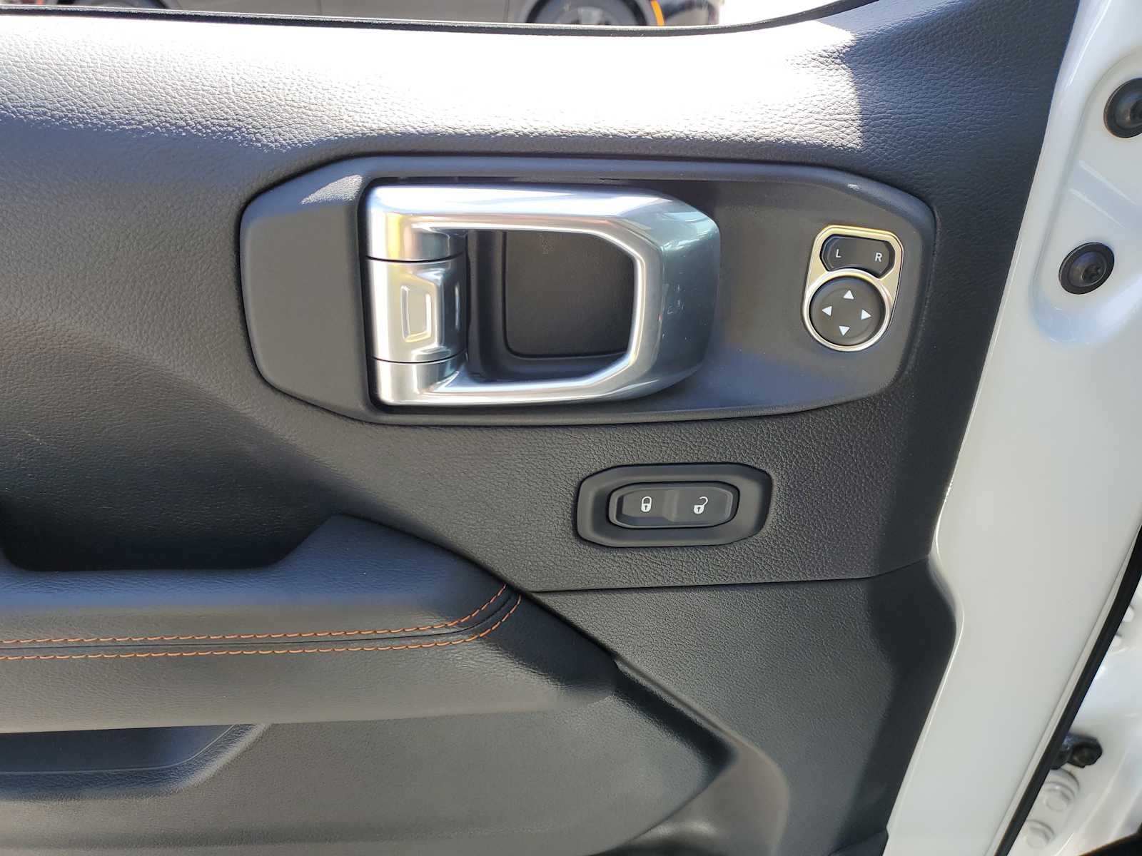 Thumbnail: 2021 Jeep Gladiator - 15