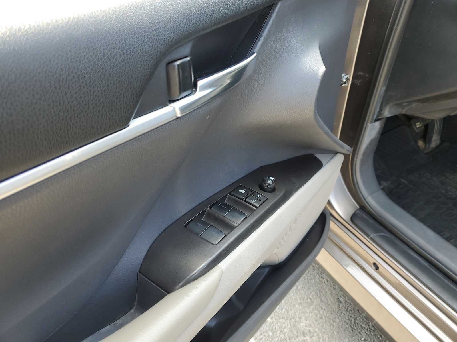 Thumbnail: 2023 Toyota Camry - 15