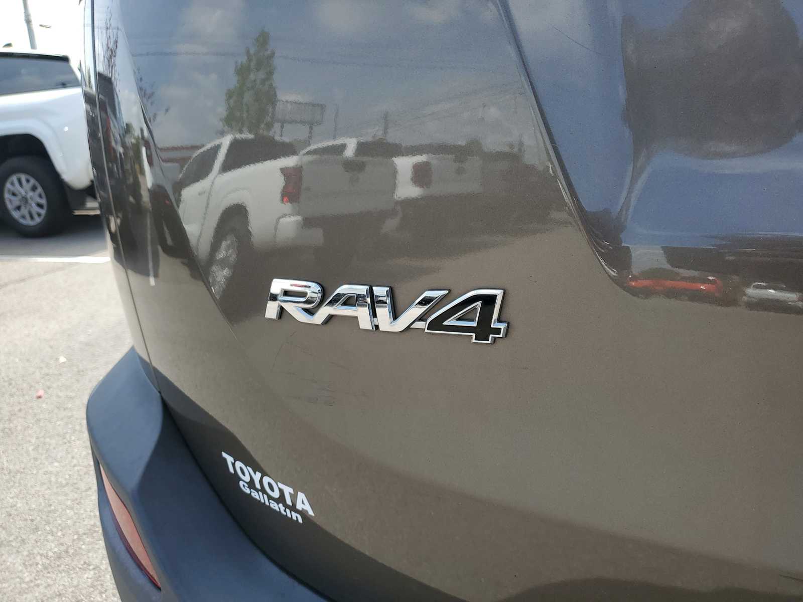 Thumbnail: 2015 Toyota RAV4 - 8