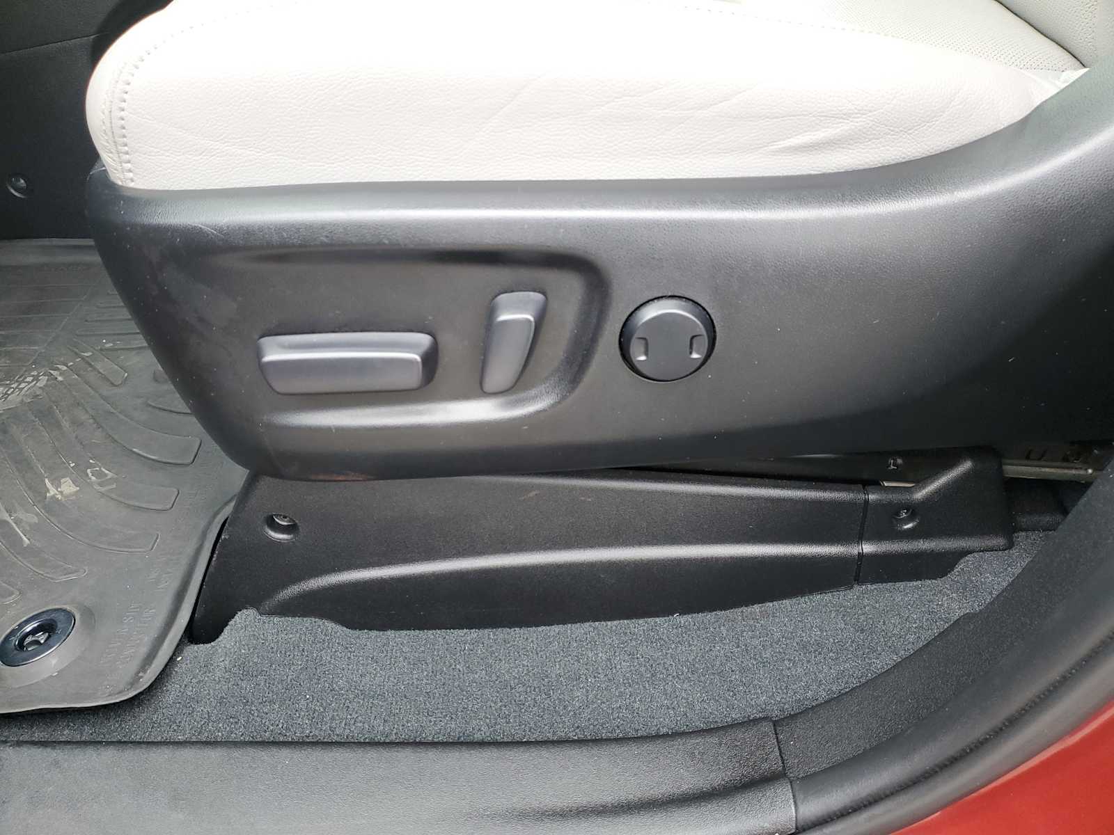 Thumbnail: 2020 Toyota Sienna - 16