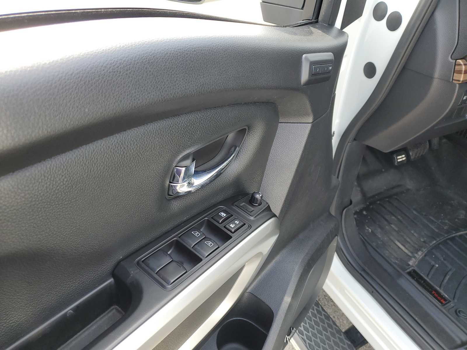 Thumbnail: 2019 Nissan Titan - 16