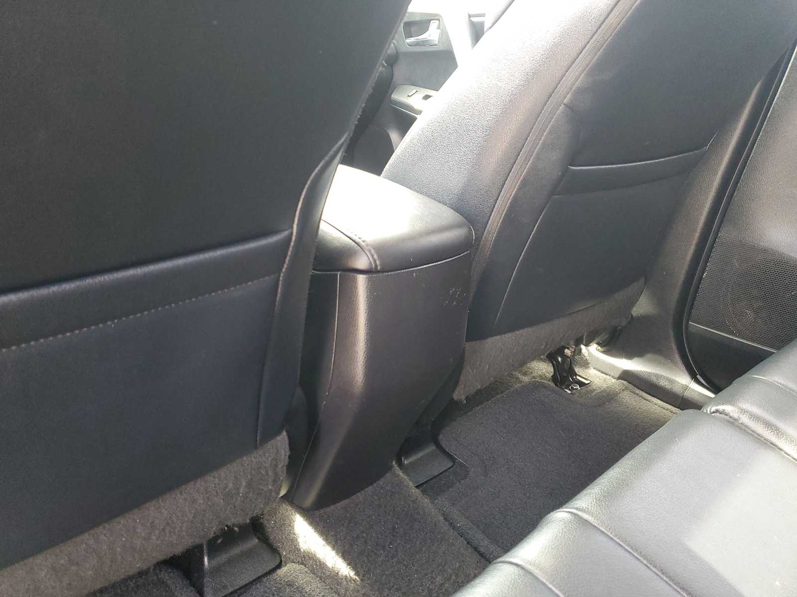 Thumbnail: 2015 Toyota RAV4 - 15