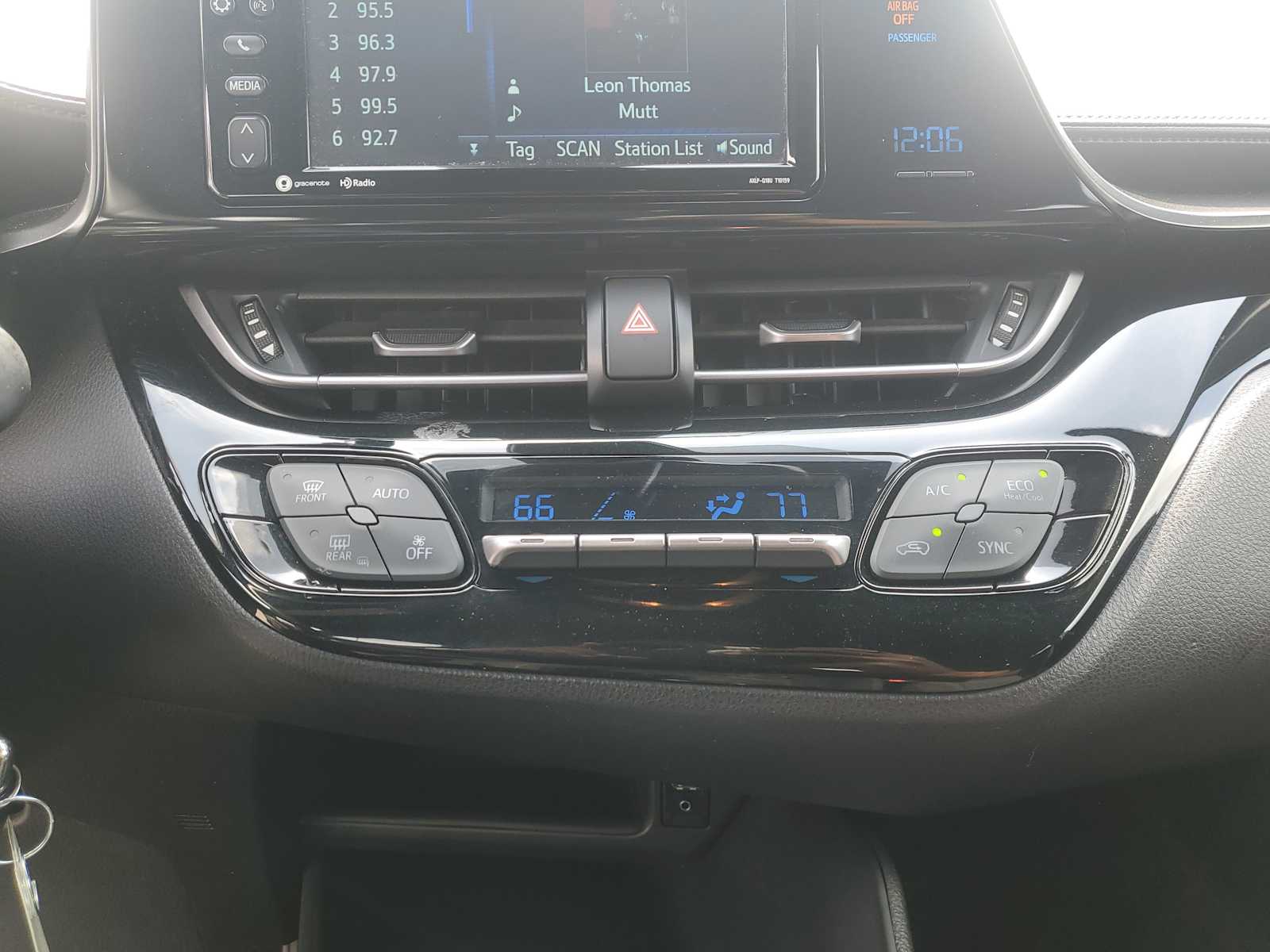 Thumbnail: 2018 Toyota C-HR - 30