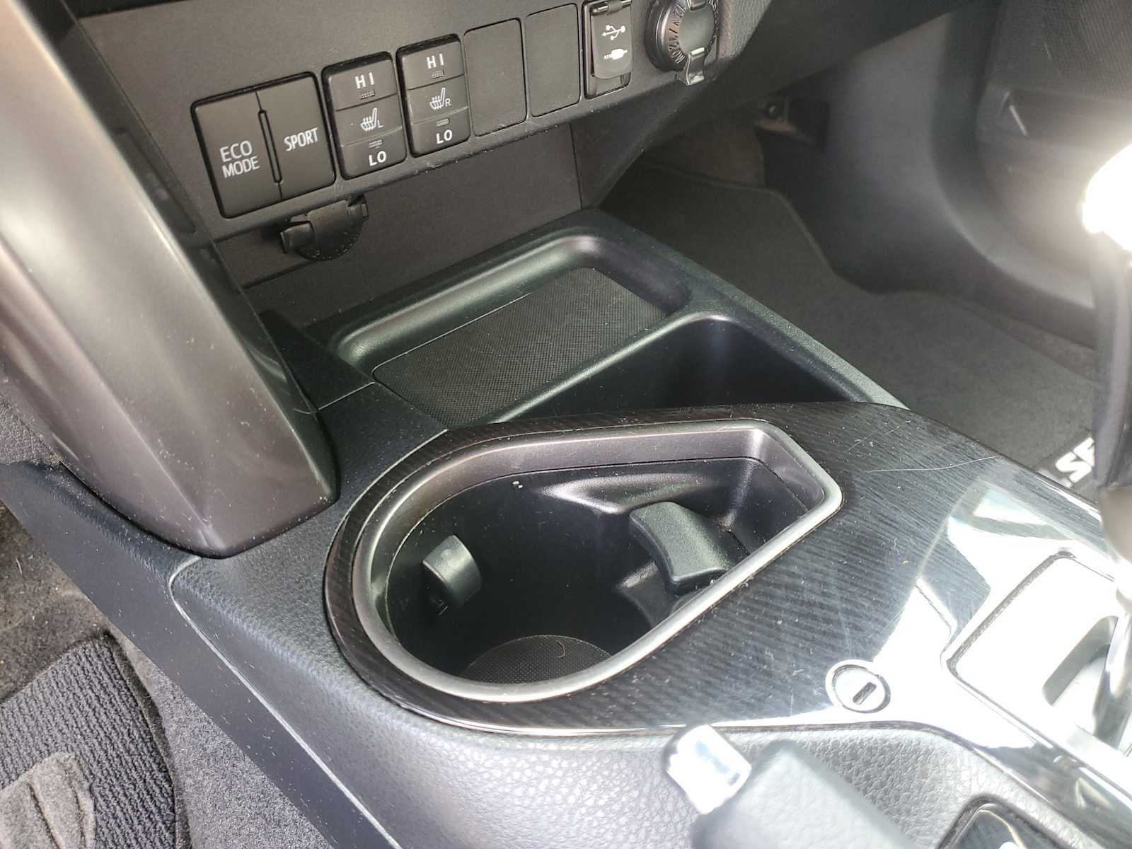 Thumbnail: 2017 Toyota RAV4 - 33