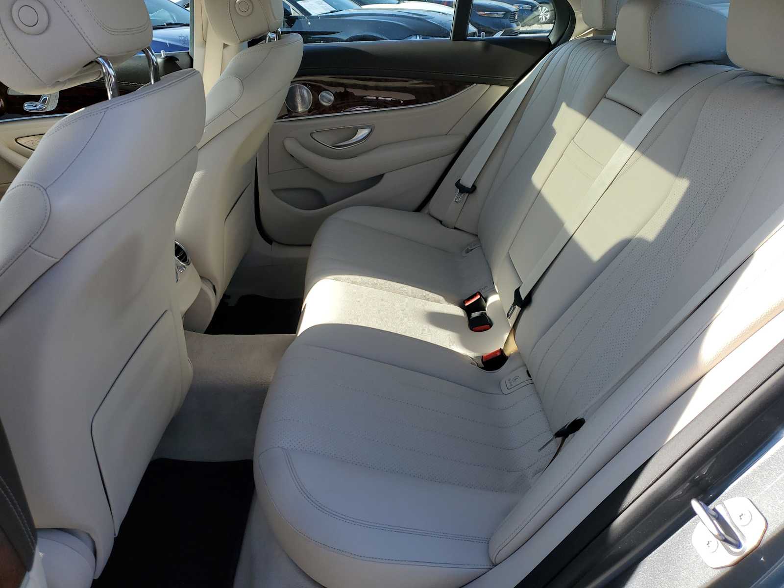 Thumbnail: 2017 Mercedes-Benz E-Class - 12