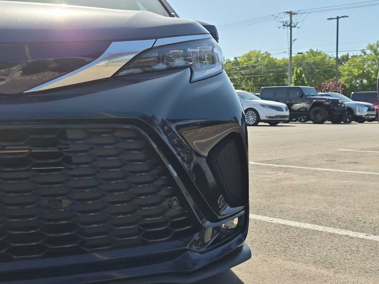 Thumbnail: 2024 Toyota Sienna - 3