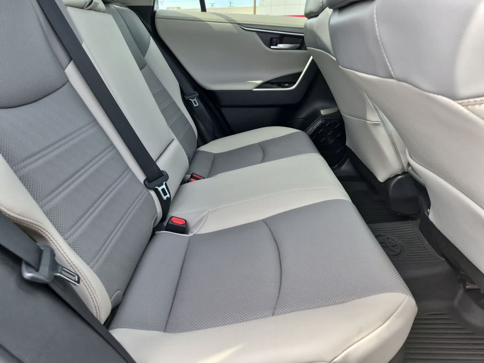 Thumbnail: 2021 Toyota RAV4 - 22
