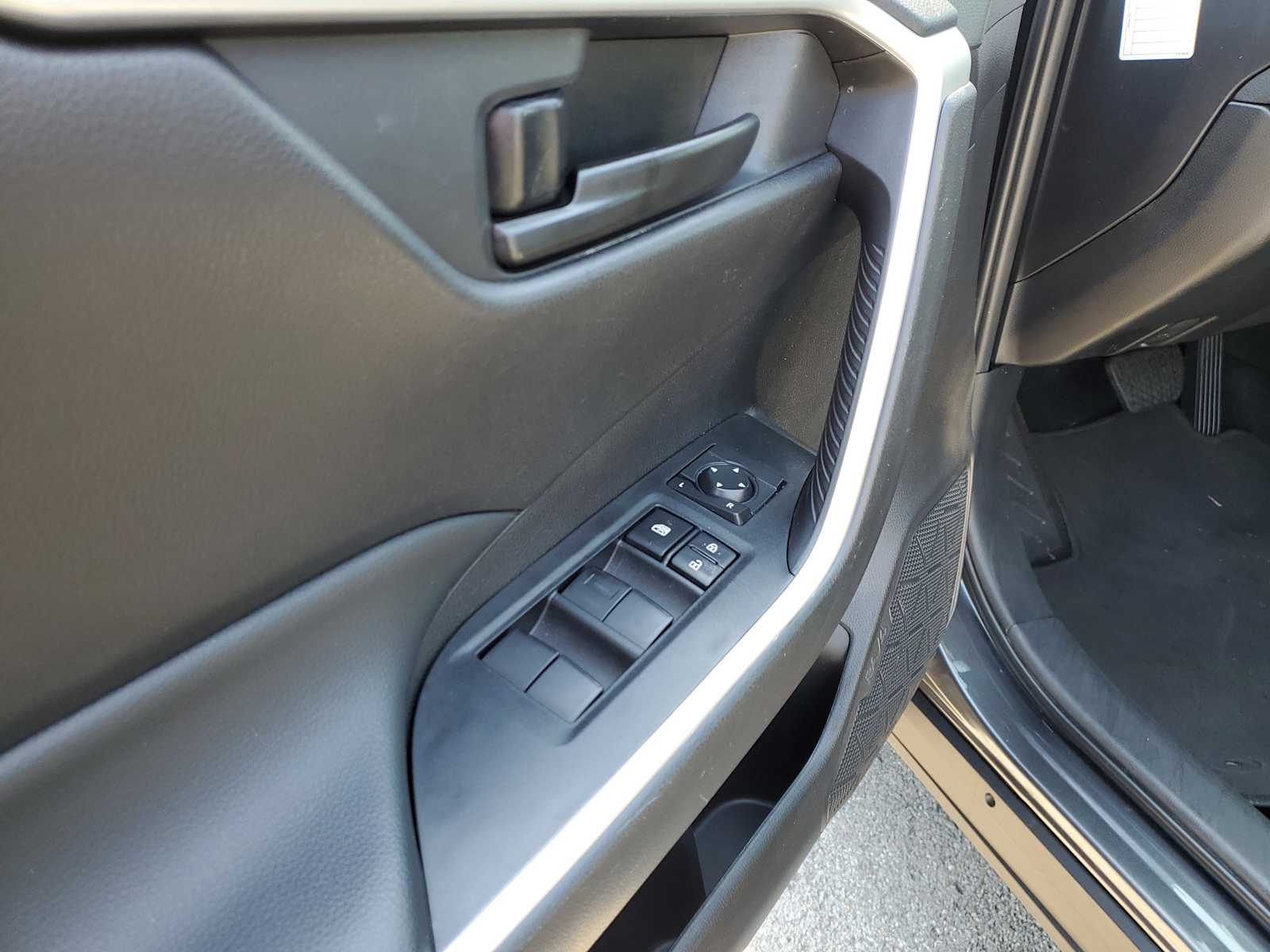 Thumbnail: 2024 Toyota RAV4 - 16