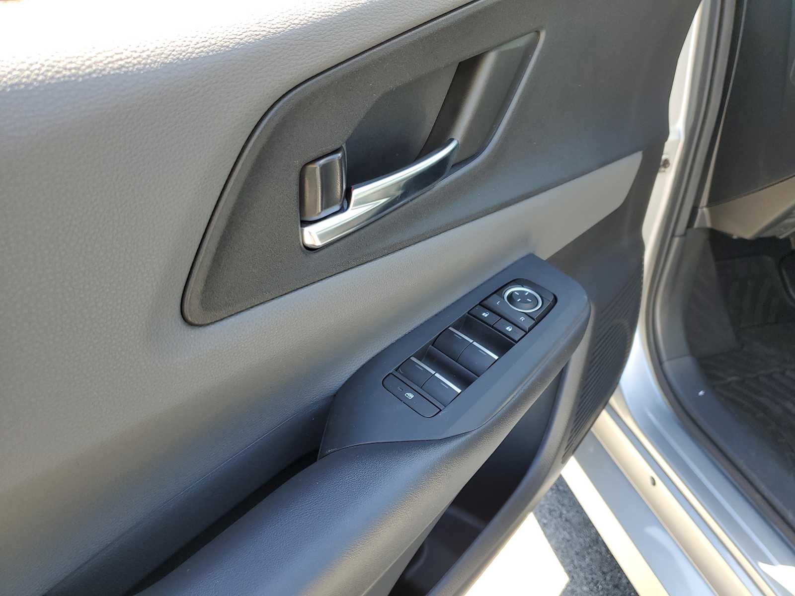 Thumbnail: 2023 Toyota Prius - 16