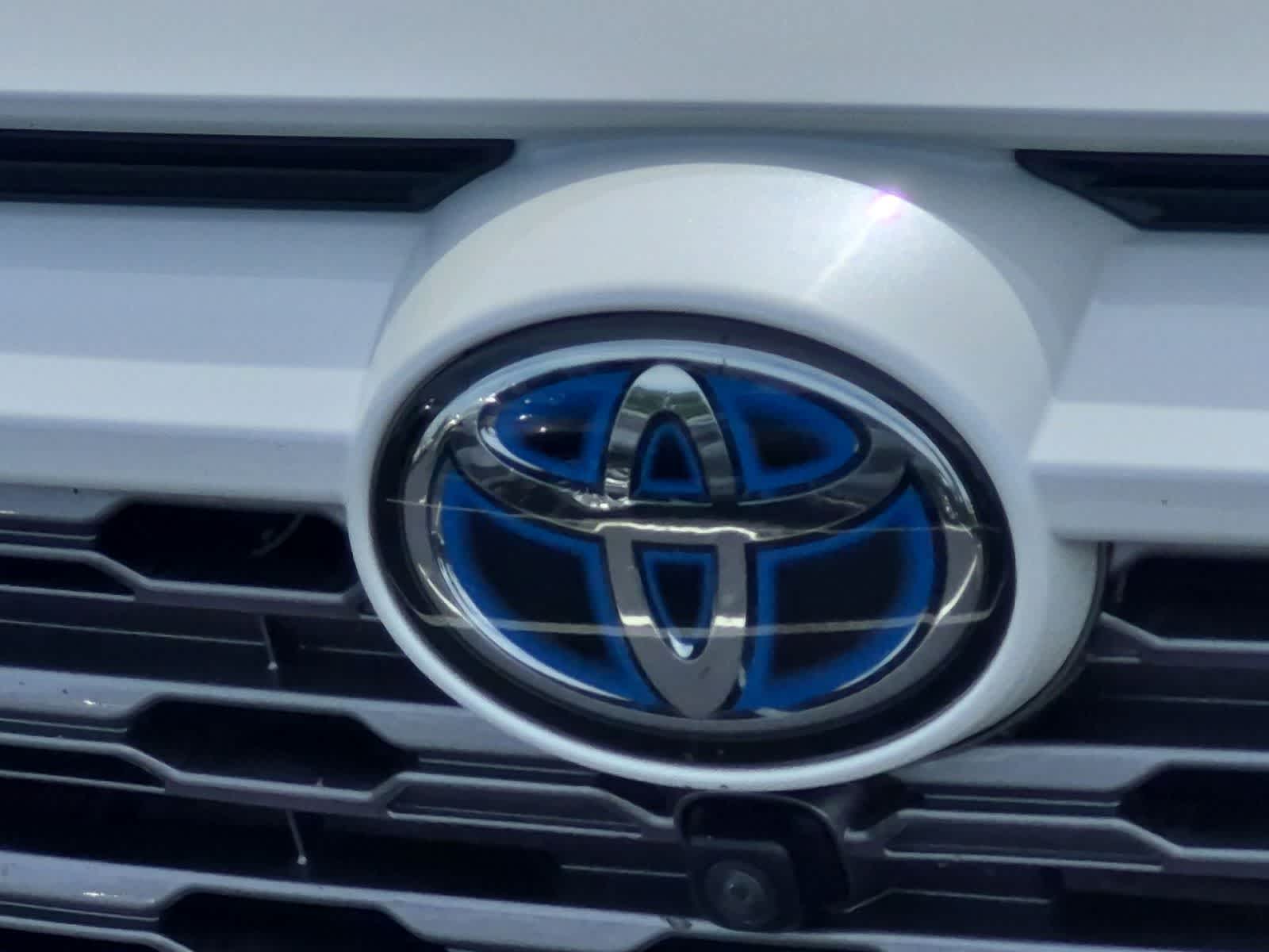 Thumbnail: 2021 Toyota RAV4 - 12