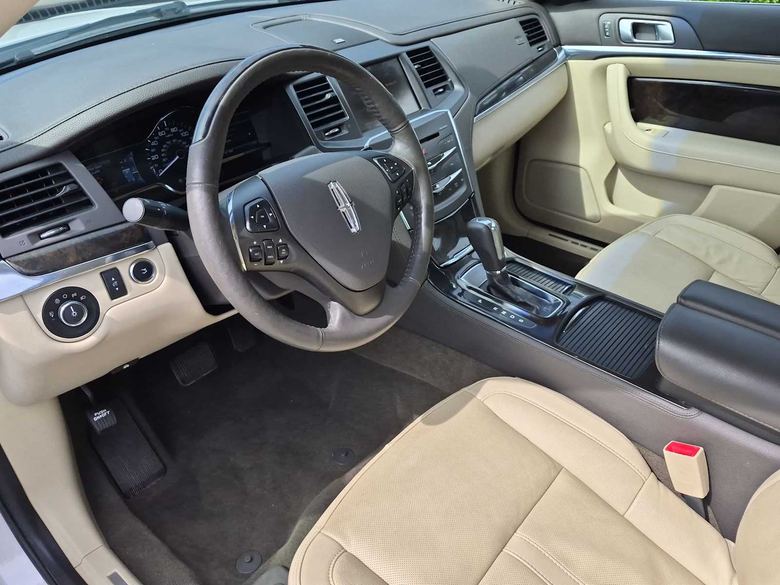Thumbnail: 2015 Lincoln MKS - 2