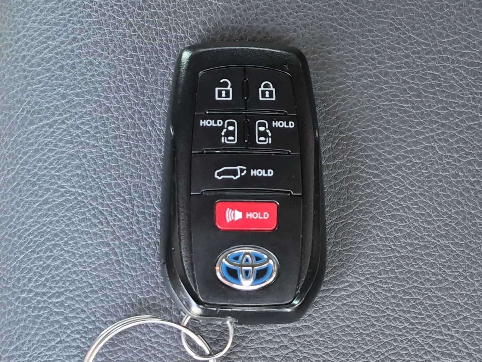 Thumbnail: 2024 Toyota Sienna - 27