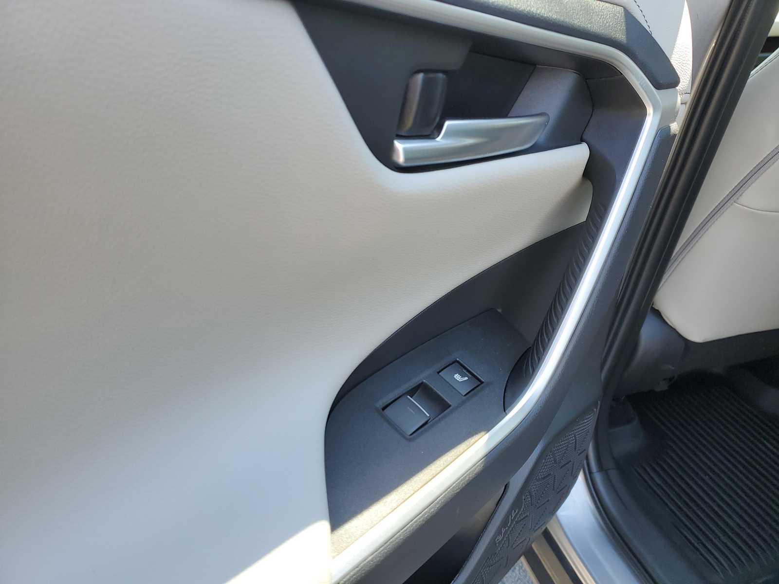 Thumbnail: 2025 Toyota RAV4 - 12