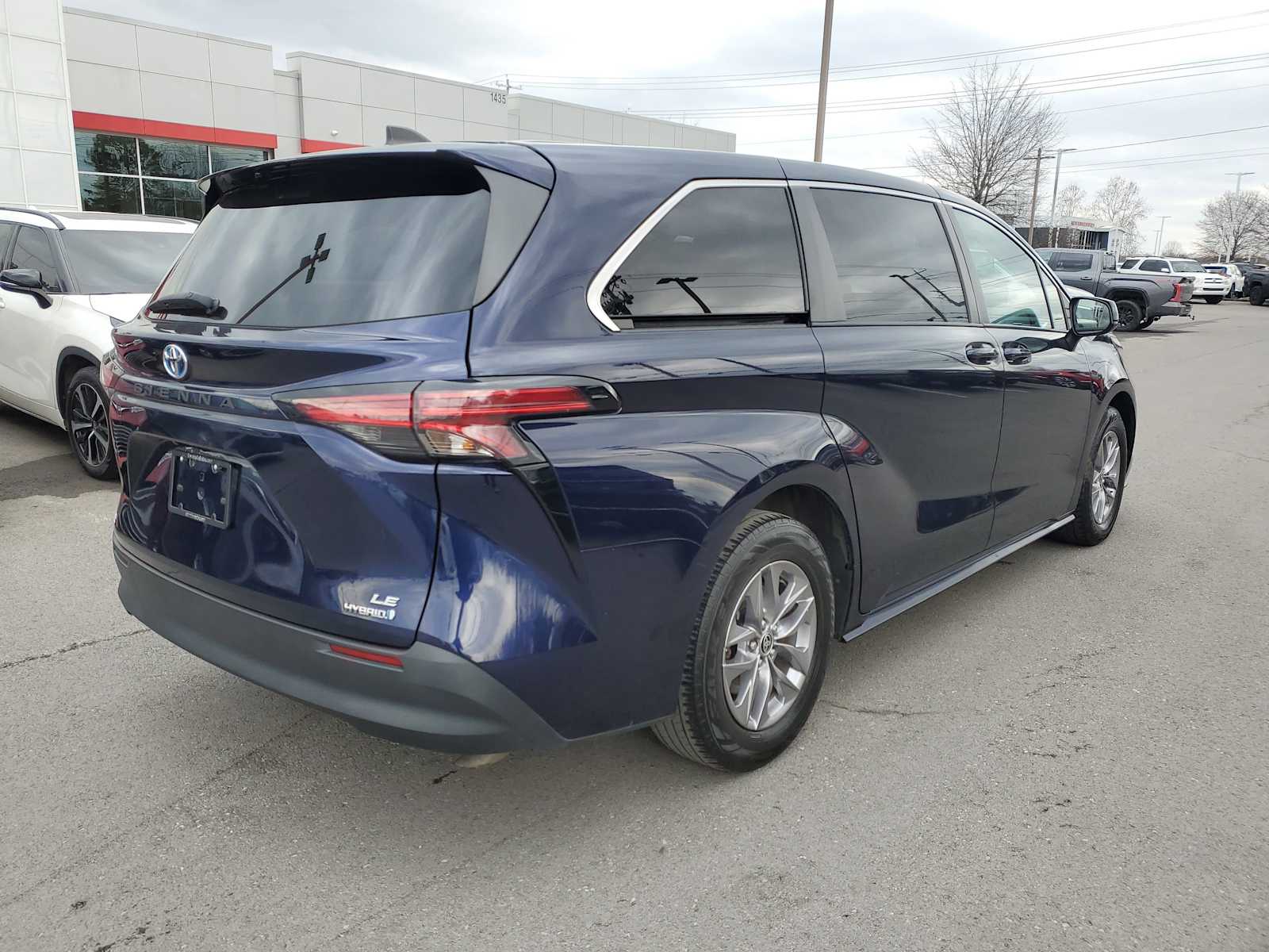 Thumbnail: 2022 Toyota Sienna - 3