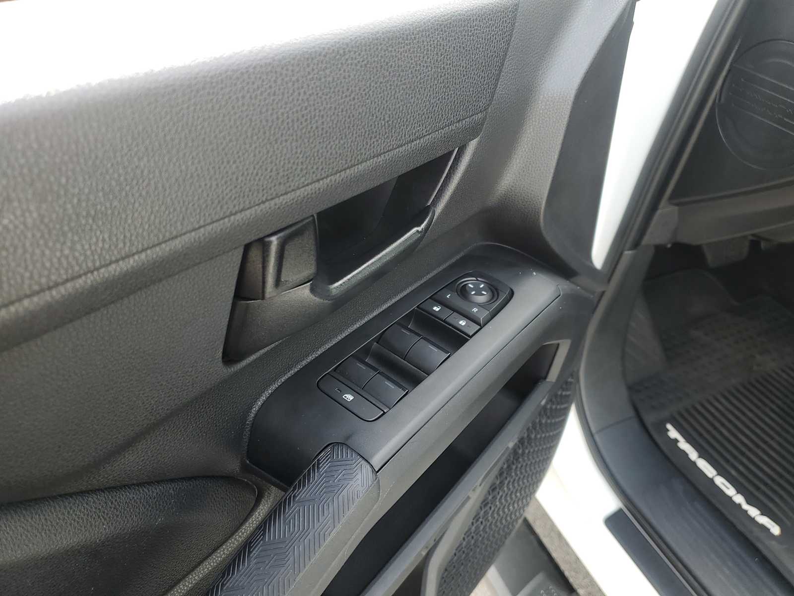 Thumbnail: 2024 Toyota Tacoma - 16