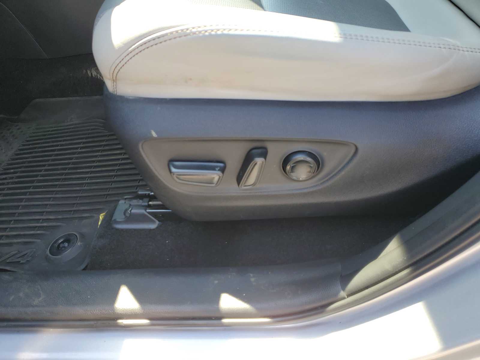 Thumbnail: 2025 Toyota RAV4 - 20