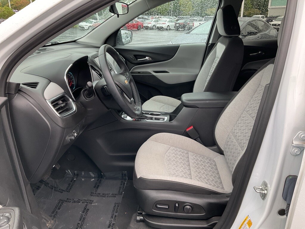 2023 Chevrolet Equinox LT photo 2