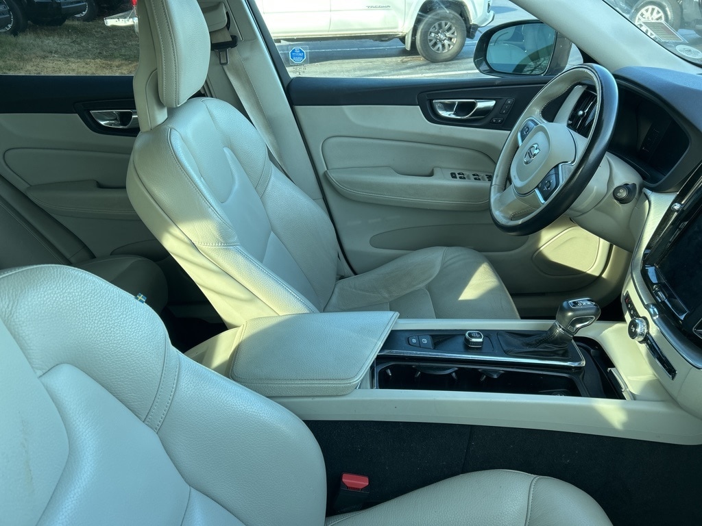 Used 2018 Volvo XC60 T5 AWD Momentum SUV