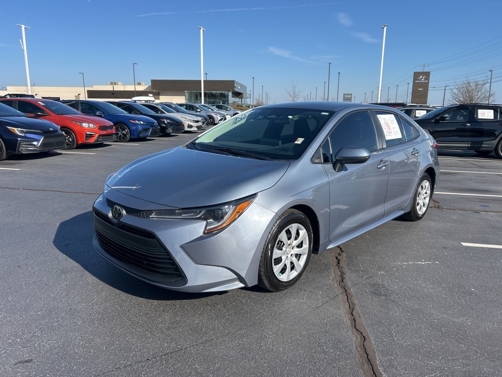 2023 Toyota Corolla LE's photo