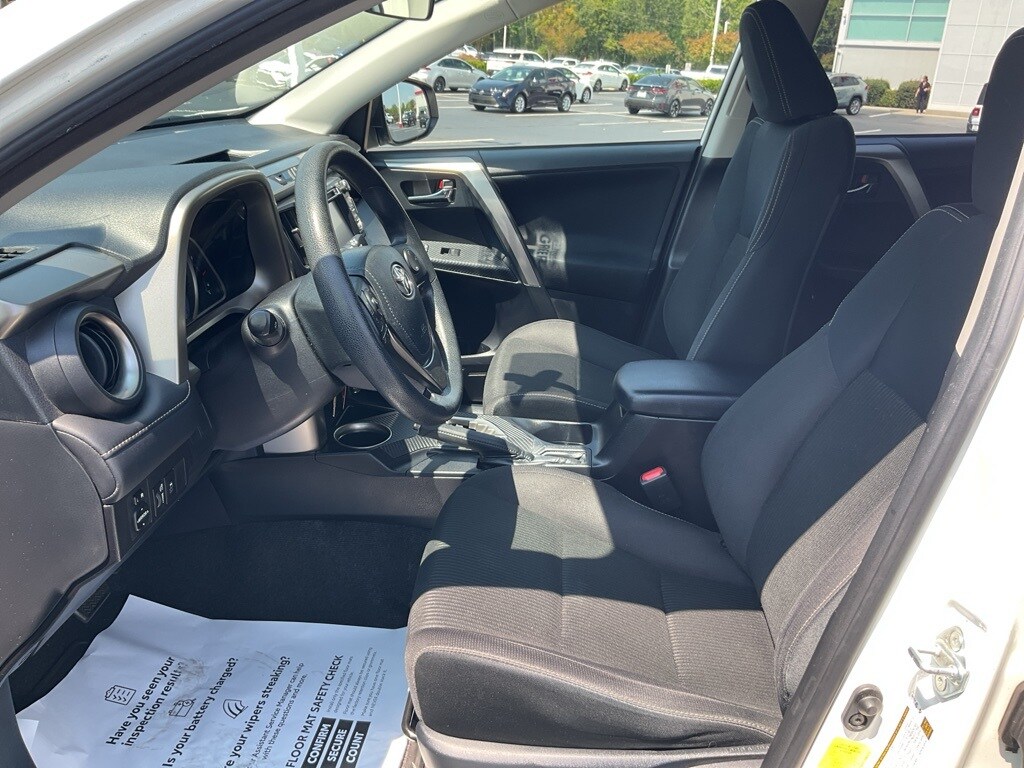 2015 Toyota RAV4 XLE photo 2
