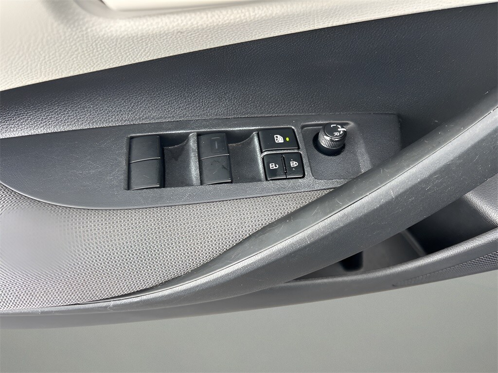 2024 Toyota Corolla LE photo 4