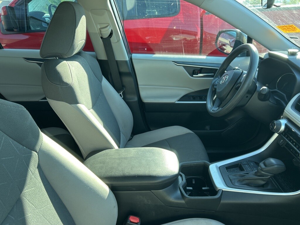 2024 Toyota RAV4 XLE photo 3