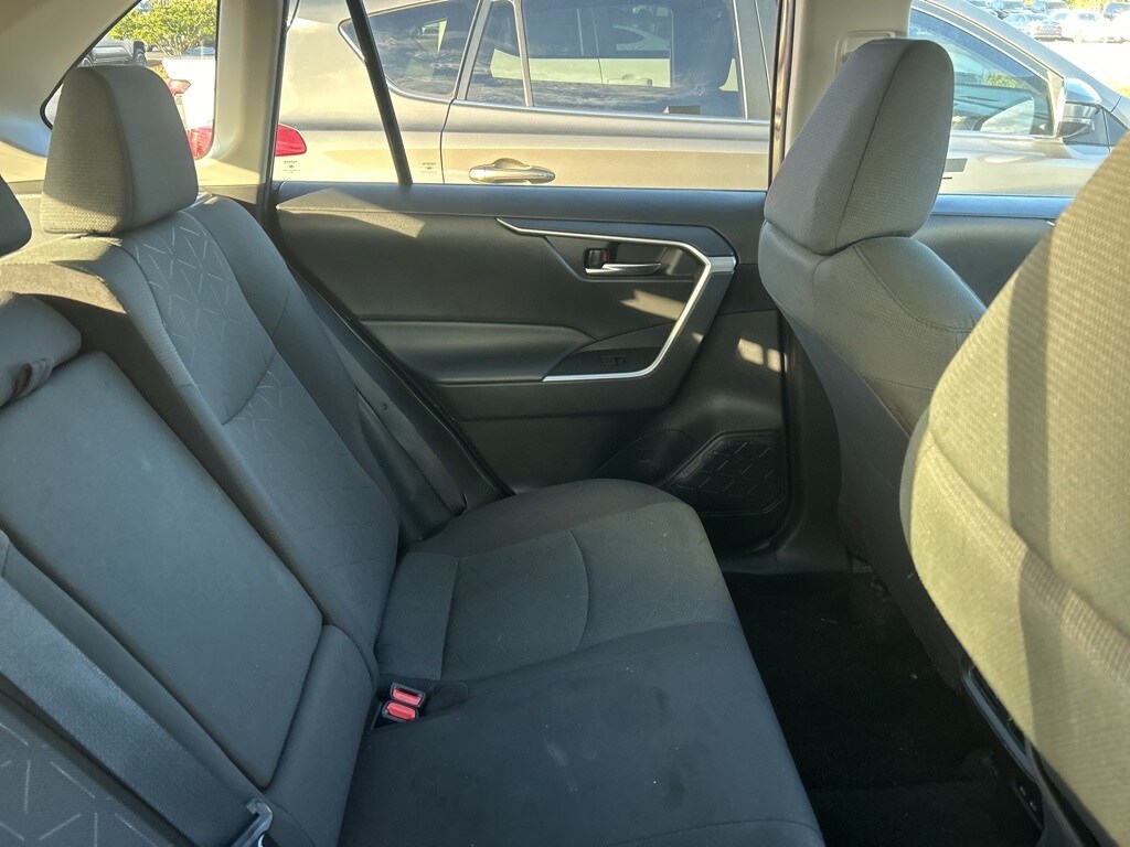 2024 Toyota RAV4 XLE photo 4