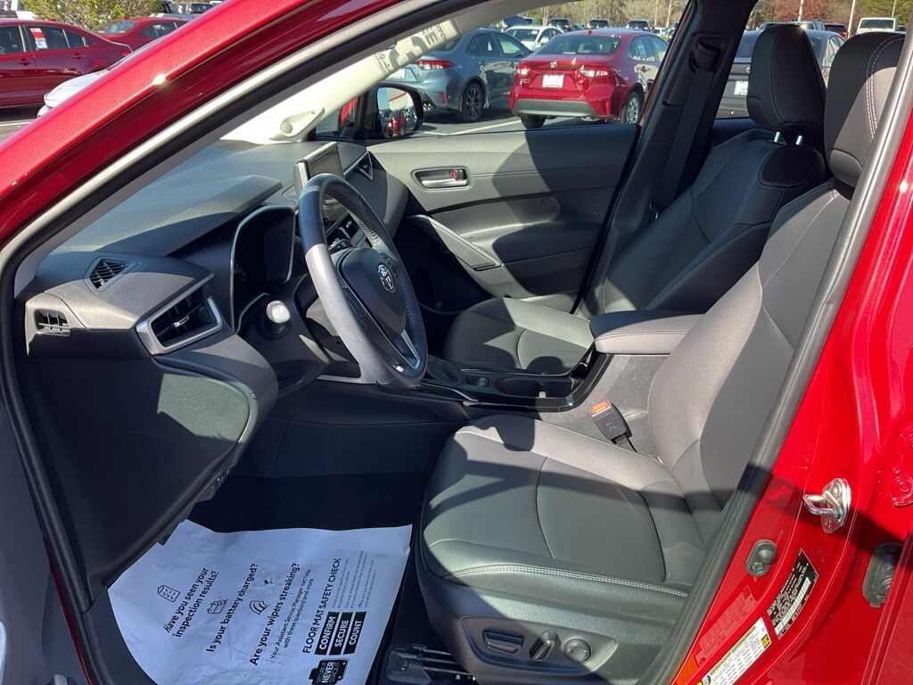 2023 Toyota Corolla Cross XLE photo 2