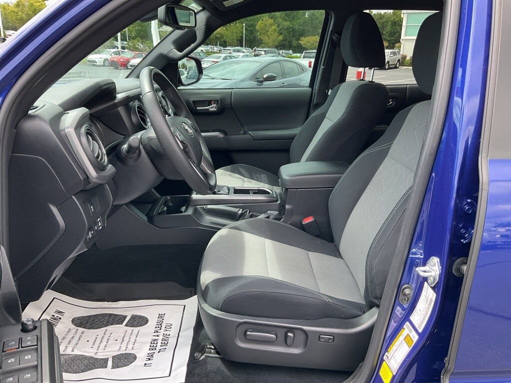 2023 Toyota Tacoma TRD Sport V6 photo 2