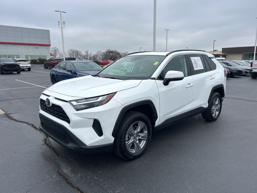 2023 Toyota RAV4 XLE's photo