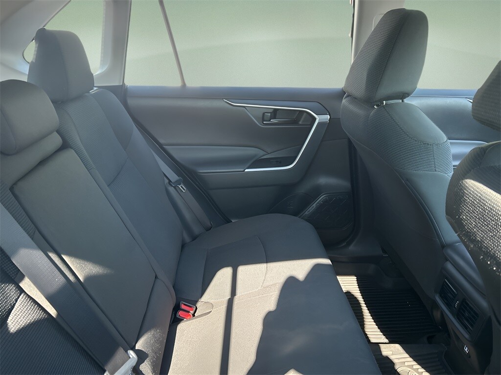 2023 Toyota RAV4 LE photo 3