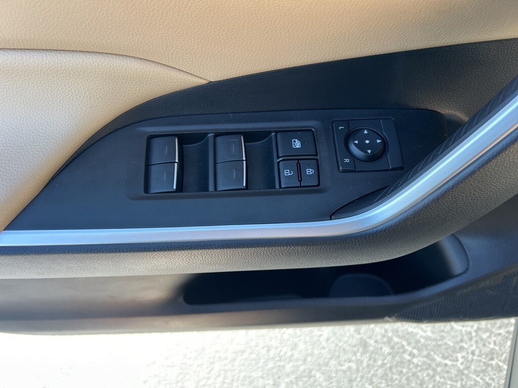 2023 Toyota RAV4 XLE photo 4