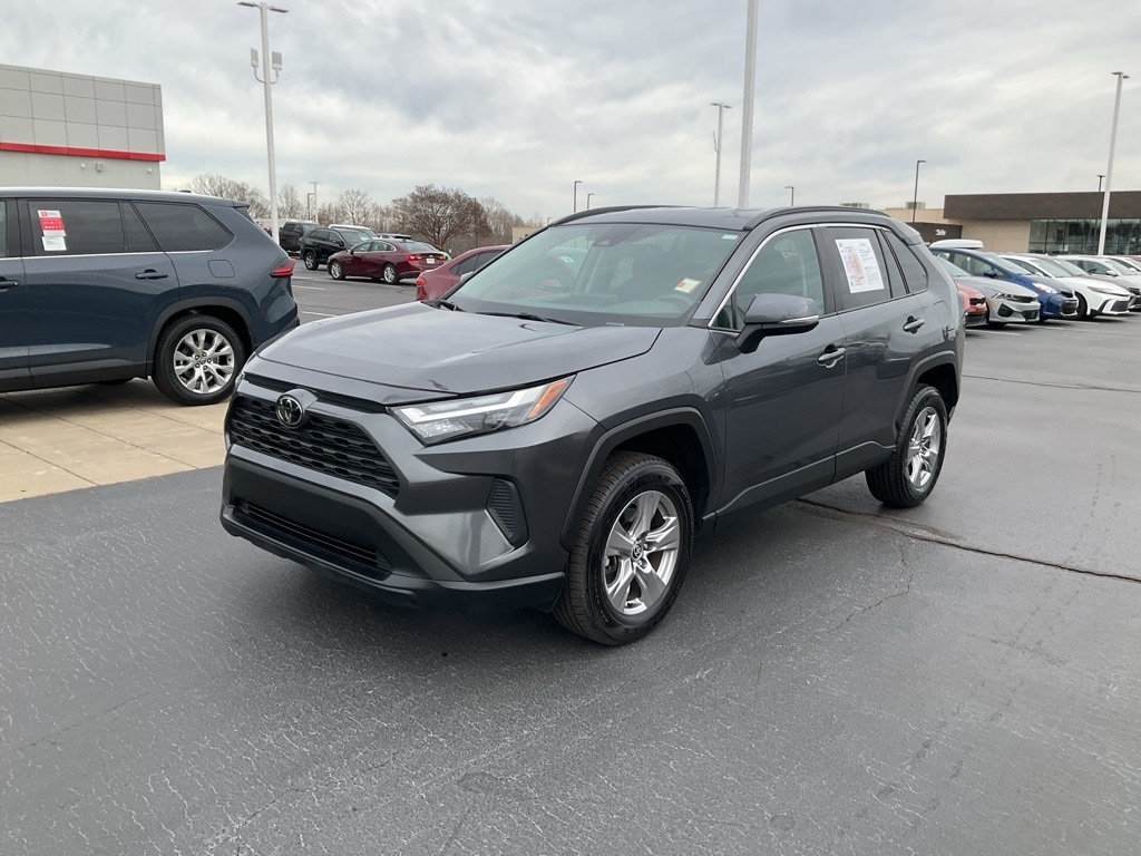 2023 Toyota RAV4 XLE's photo
