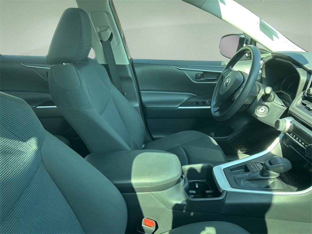2023 Toyota RAV4 LE photo 2