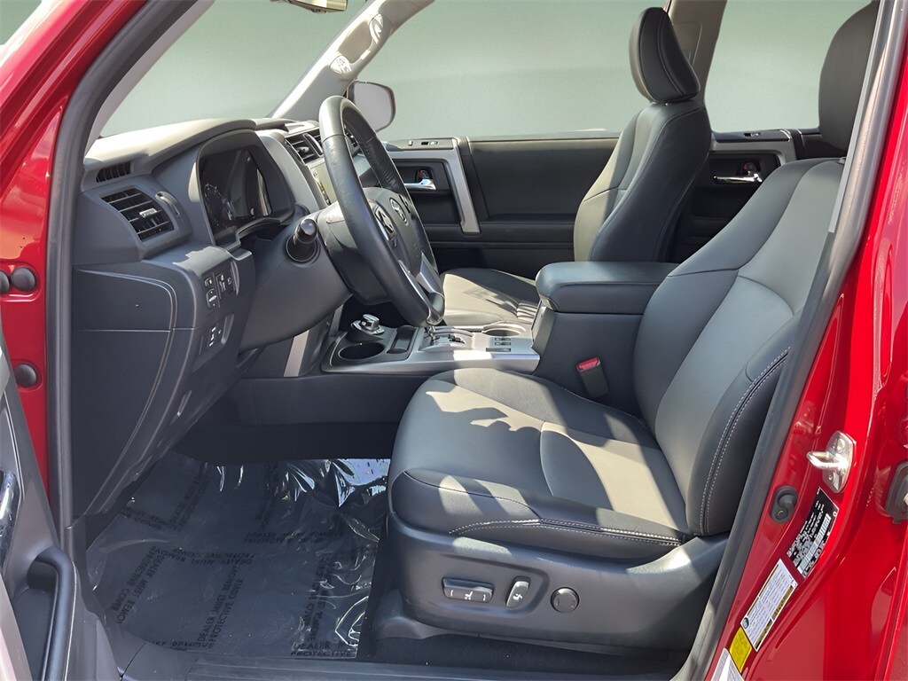2024 Toyota 4Runner SR5 Premium photo 2